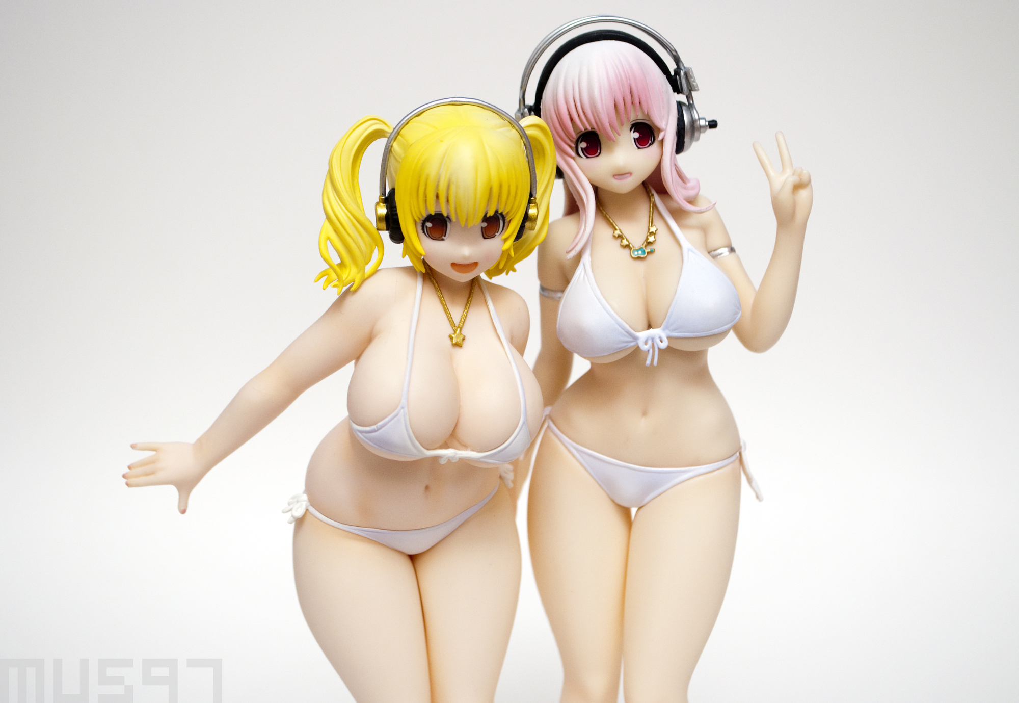 Marked figures: Pochaco -Sonico to Issho-, Sonico -Pochaco to Issho