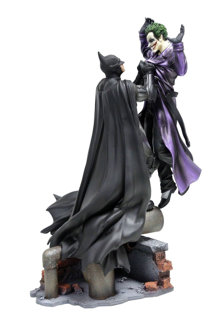 Batman holding the Joker Batman: Arkham Origins Collector's Edition - My  Anime Shelf